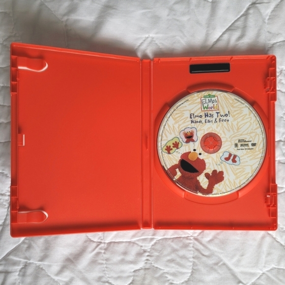 3/$15 🌸 Elmo's World: Elmo Has Two! Hands, Ears, & Feet - Picture 3 of 6